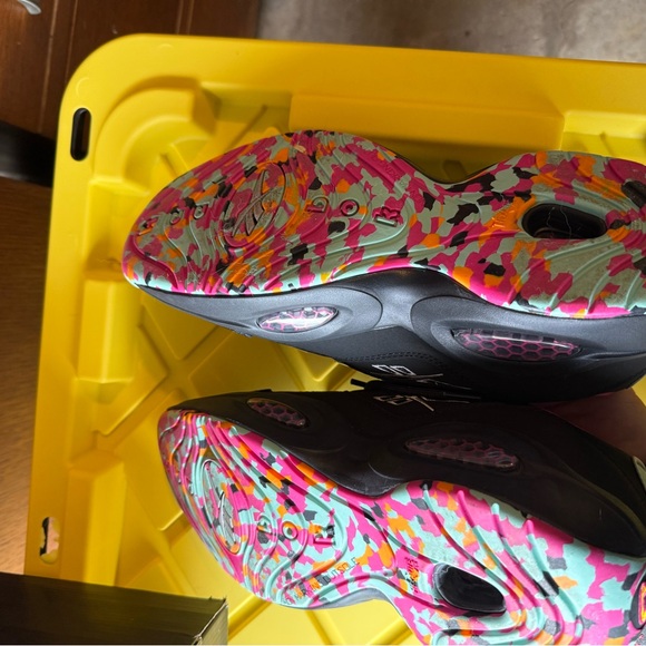 Allen Iverson Reeboks - Picture 4 of 5